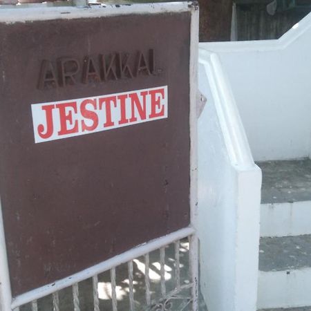 Jestine Homestay Kochi ภายนอก รูปภาพ
