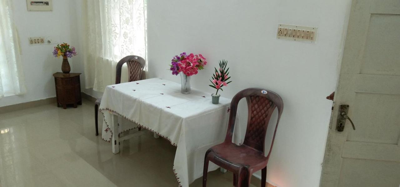 Jestine Homestay Kochi ภายนอก รูปภาพ